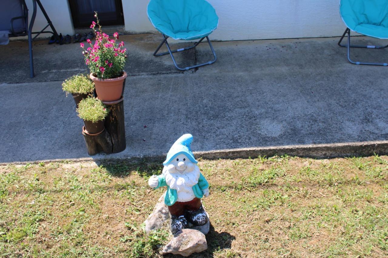 Studio Apartment Ivona & Tin สลูน ภายนอก รูปภาพ
