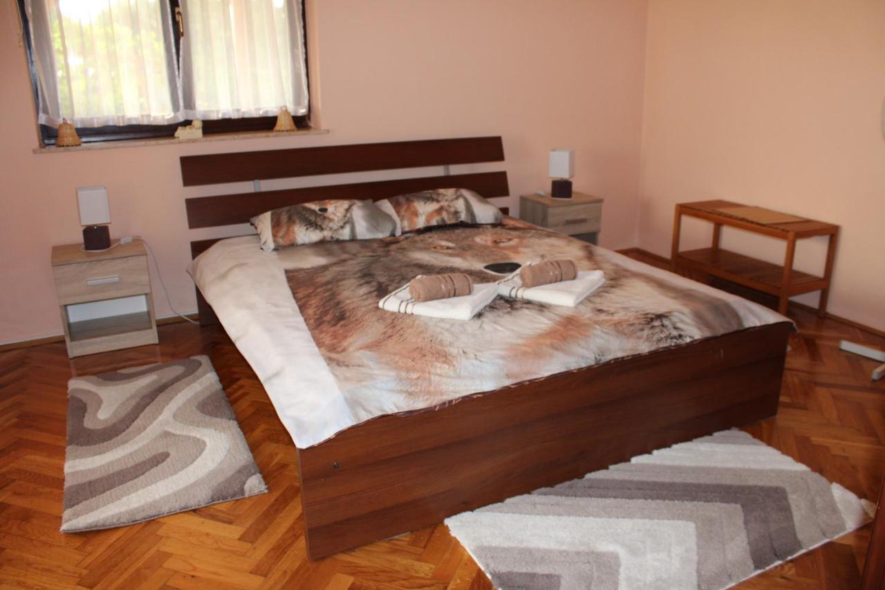 Studio Apartment Ivona & Tin สลูน ภายนอก รูปภาพ