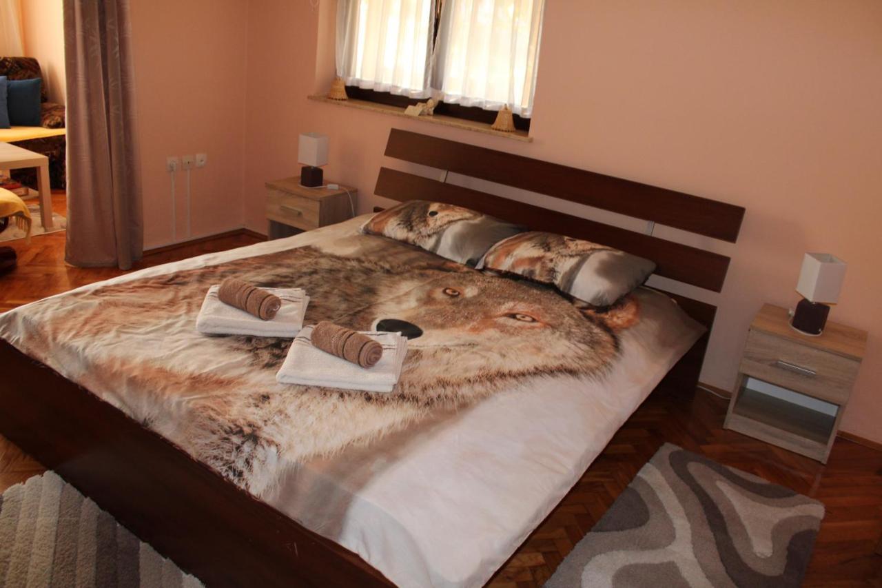 Studio Apartment Ivona & Tin สลูน ภายนอก รูปภาพ
