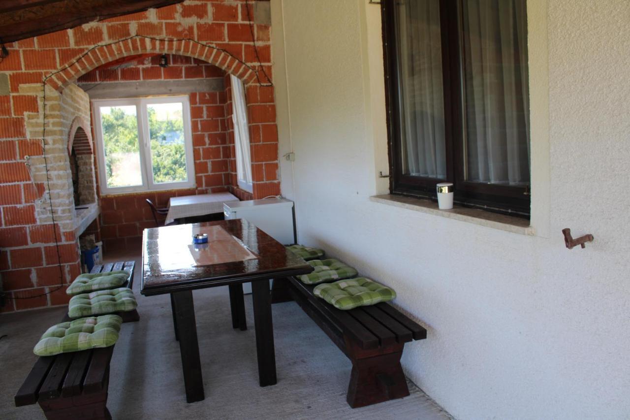 Studio Apartment Ivona & Tin สลูน ภายนอก รูปภาพ