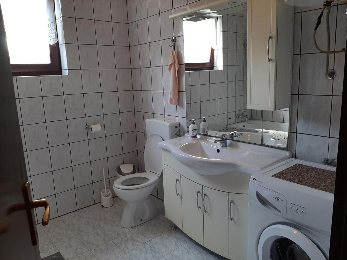 Studio Apartment Ivona & Tin สลูน ภายนอก รูปภาพ