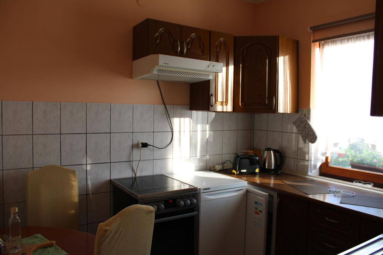 Studio Apartment Ivona & Tin สลูน ภายนอก รูปภาพ