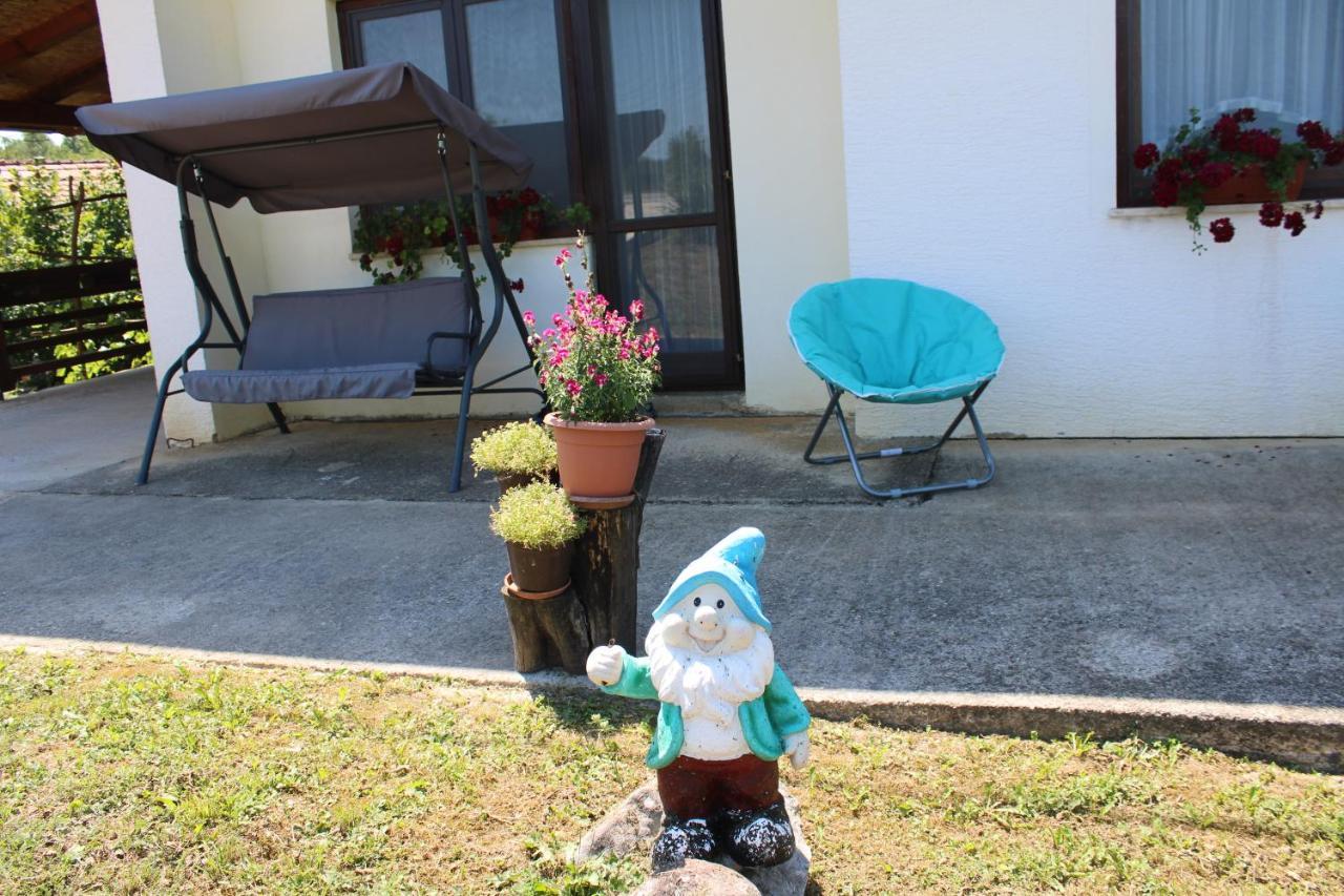 Studio Apartment Ivona & Tin สลูน ภายนอก รูปภาพ