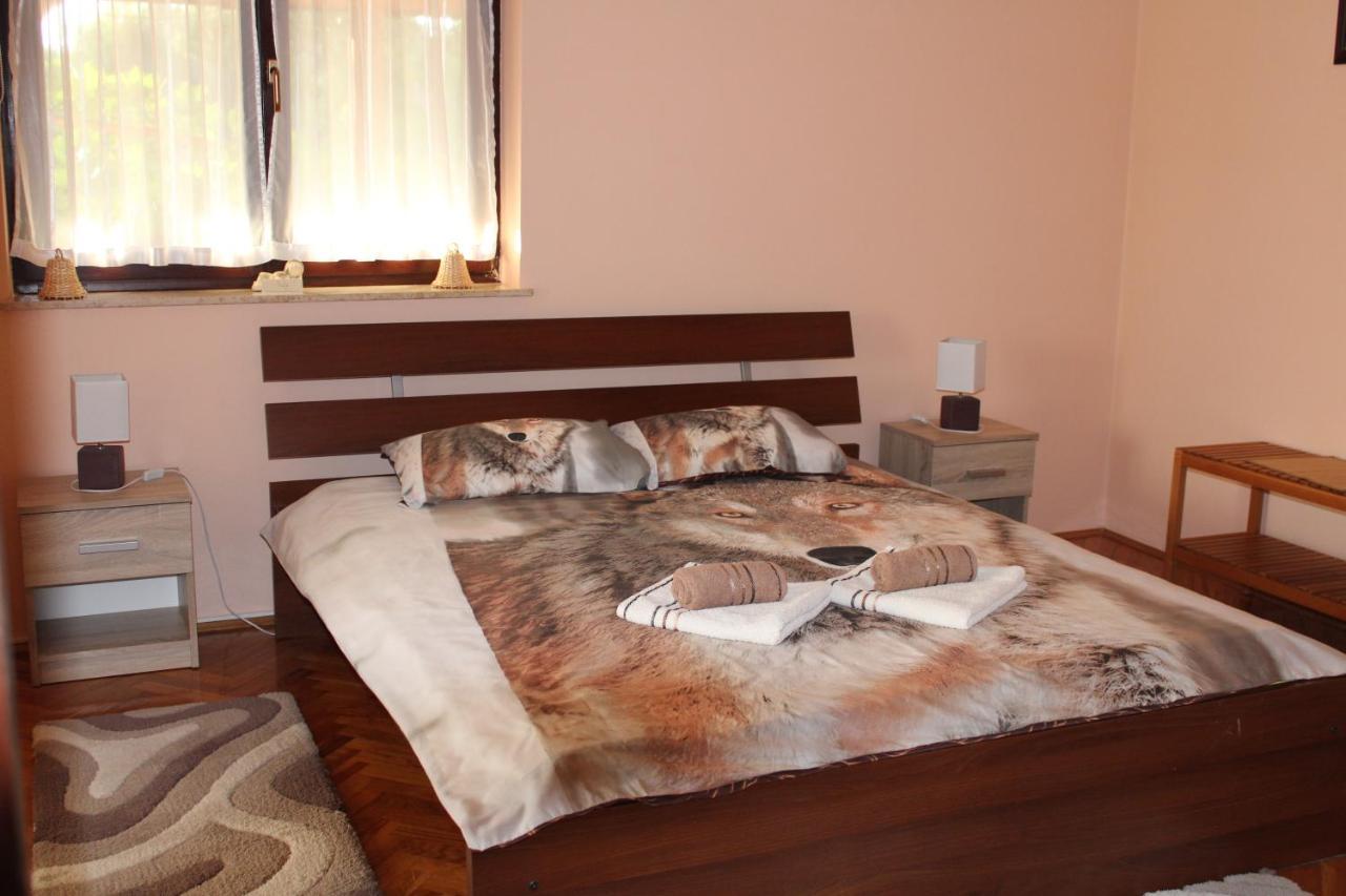 Studio Apartment Ivona & Tin สลูน ภายนอก รูปภาพ