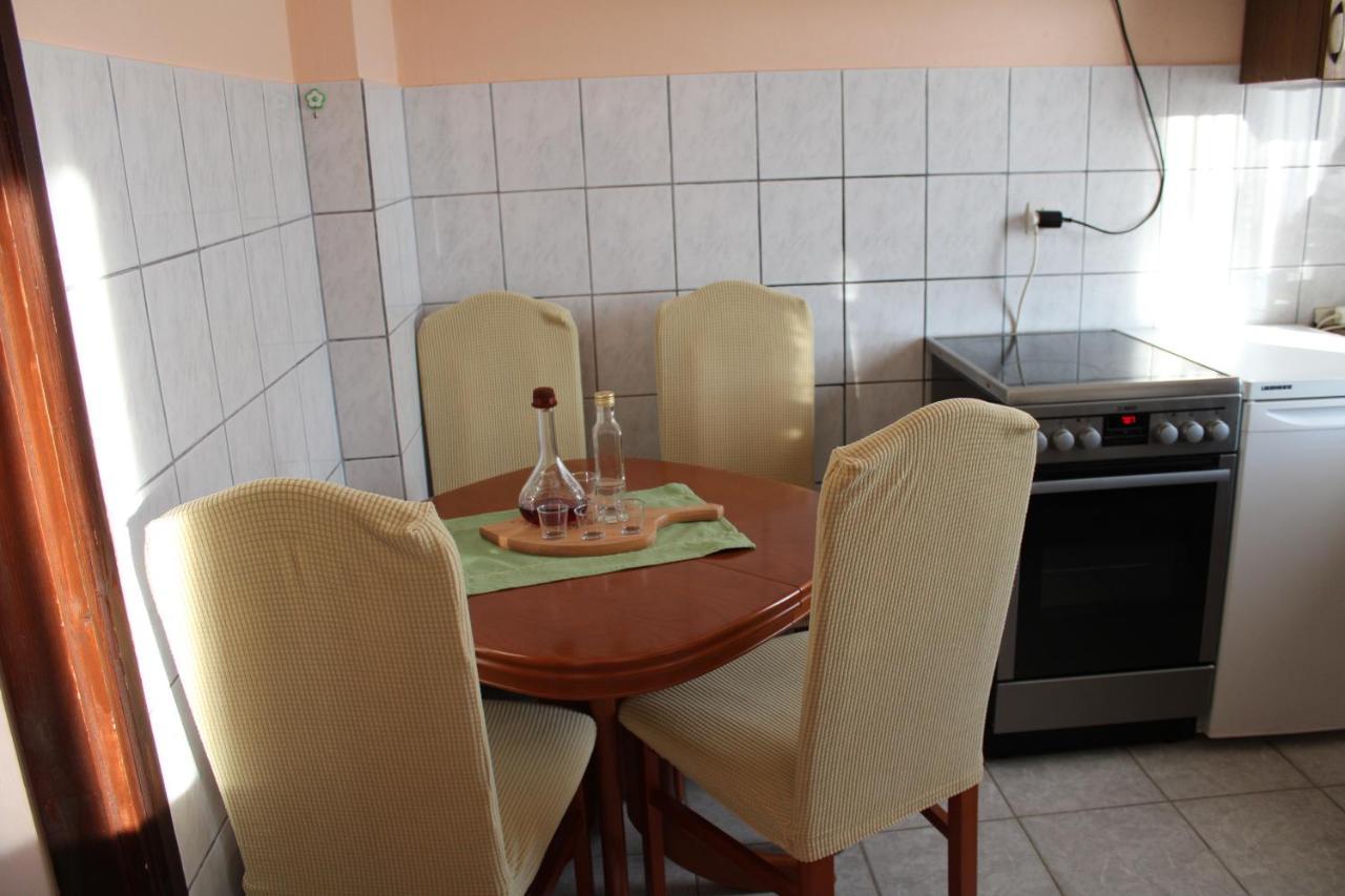 Studio Apartment Ivona & Tin สลูน ภายนอก รูปภาพ