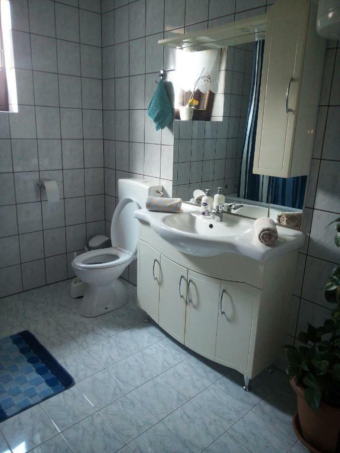 Studio Apartment Ivona & Tin สลูน ภายนอก รูปภาพ
