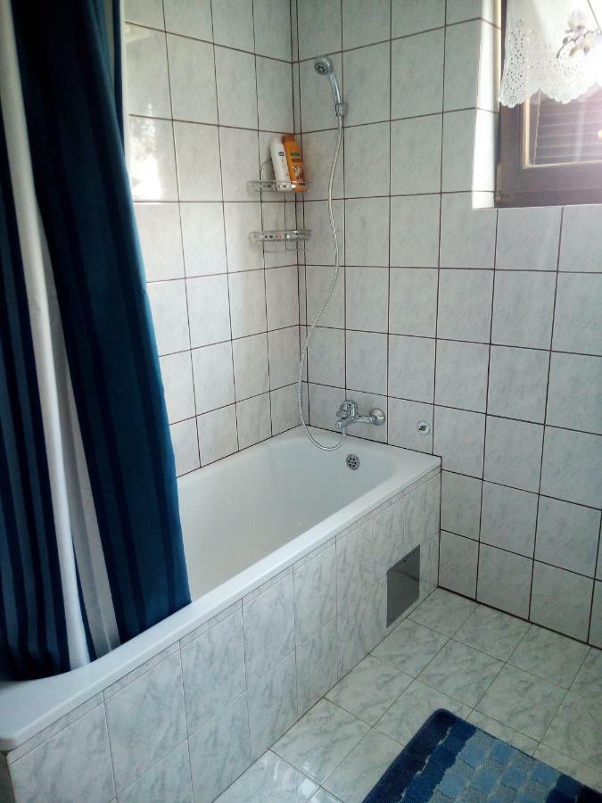 Studio Apartment Ivona & Tin สลูน ภายนอก รูปภาพ