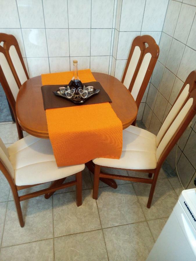 Studio Apartment Ivona & Tin สลูน ภายนอก รูปภาพ