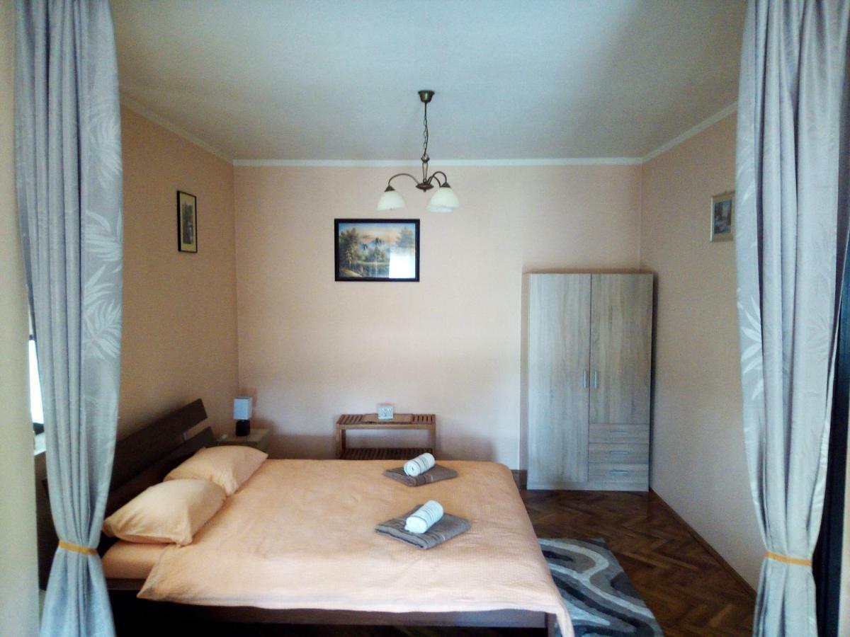 Studio Apartment Ivona & Tin สลูน ภายนอก รูปภาพ