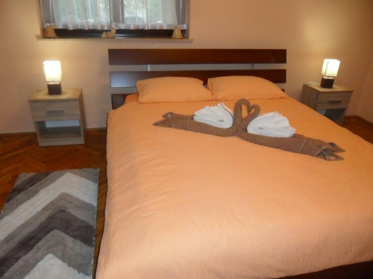 Studio Apartment Ivona & Tin สลูน ภายนอก รูปภาพ
