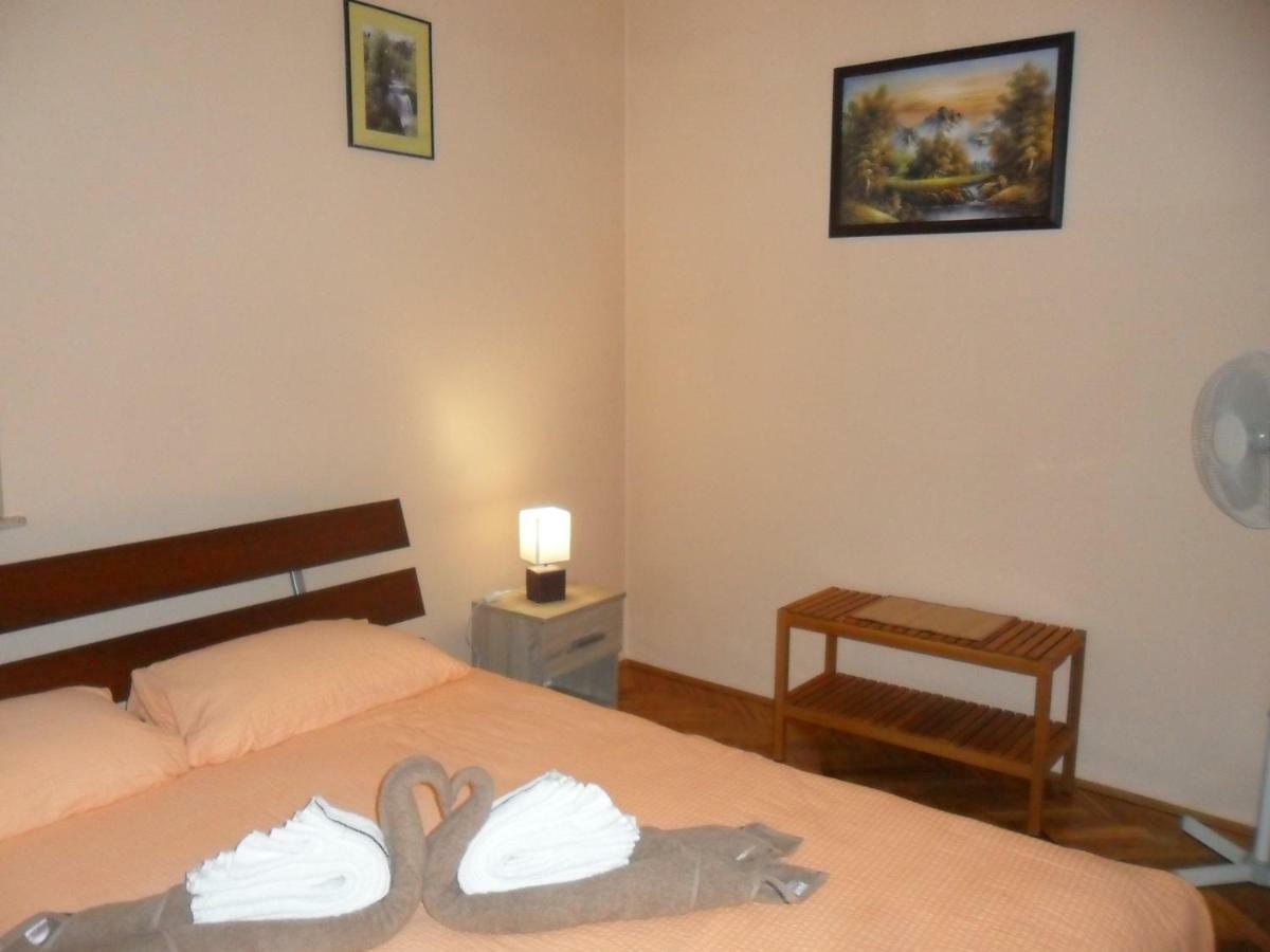 Studio Apartment Ivona & Tin สลูน ภายนอก รูปภาพ