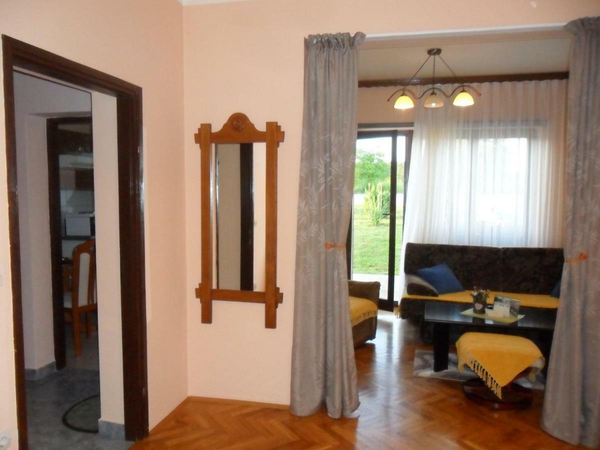 Studio Apartment Ivona & Tin สลูน ภายนอก รูปภาพ